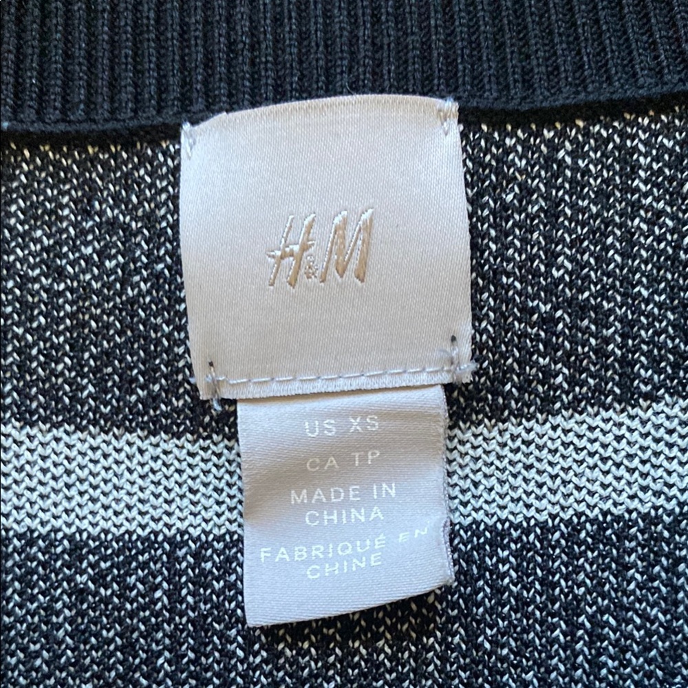 H&M Black and White Graphic Sweater - Picture 2 of 4